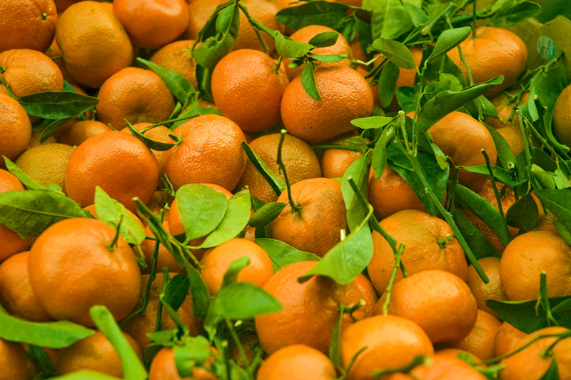 Orange citrus, with leaves.