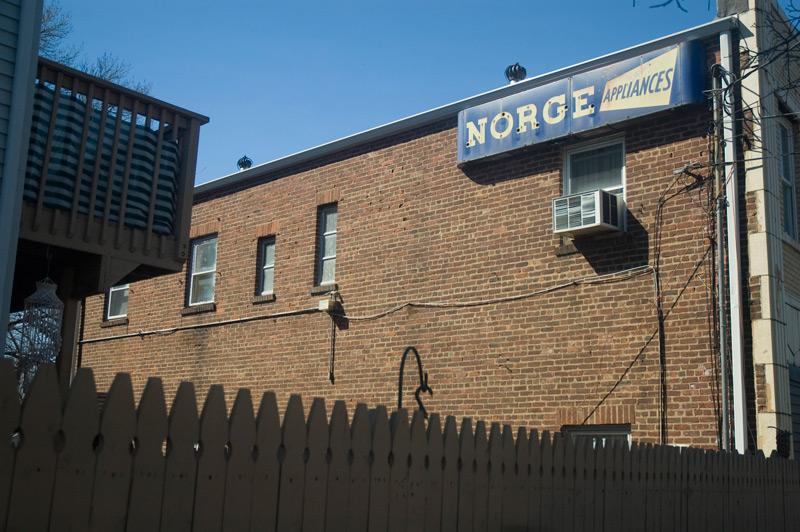 A building with an old sign for Norge appliances