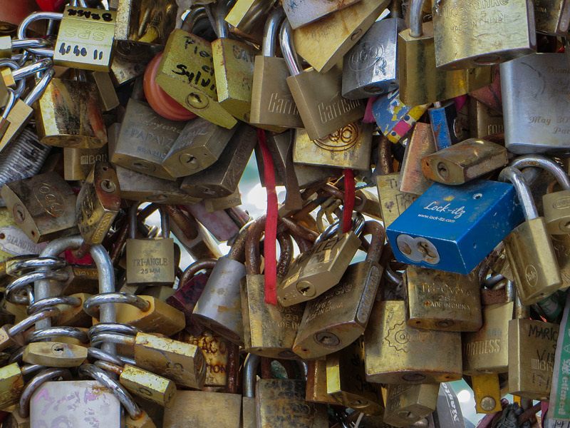 A multitude of padlocks with couples' names