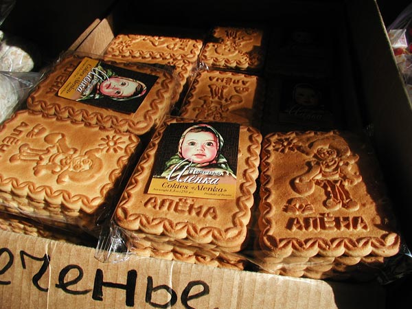 A bin of Russian sugar cookies with a label
showing a child with a bonnet over her head.